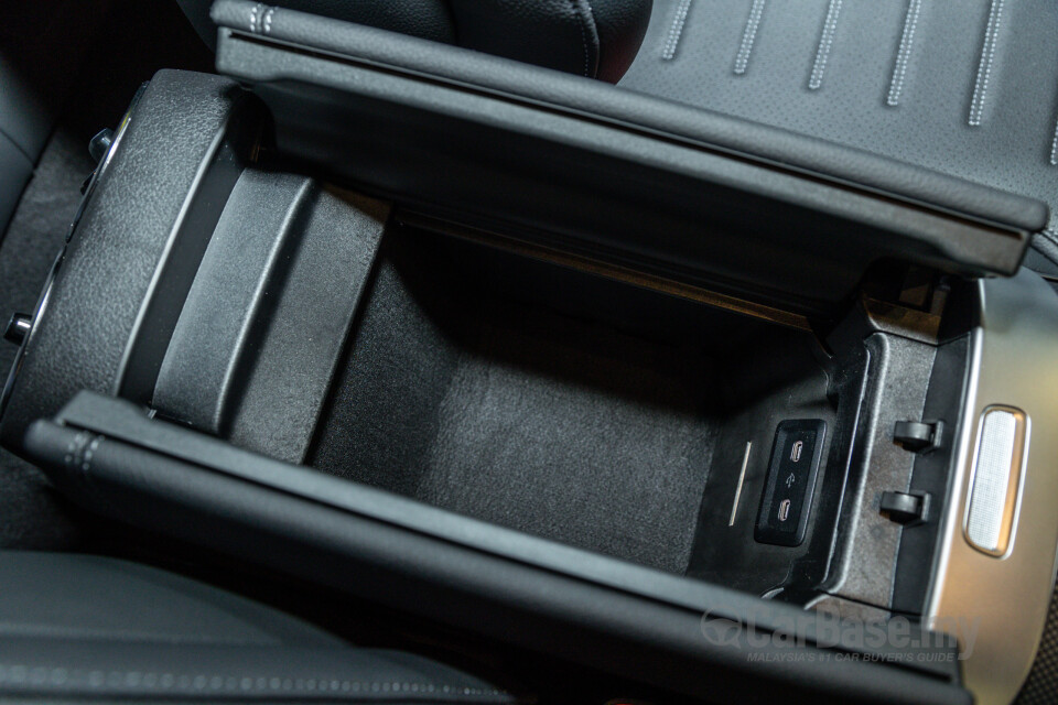 Mercedes-Benz GLC X254 (2023) Interior