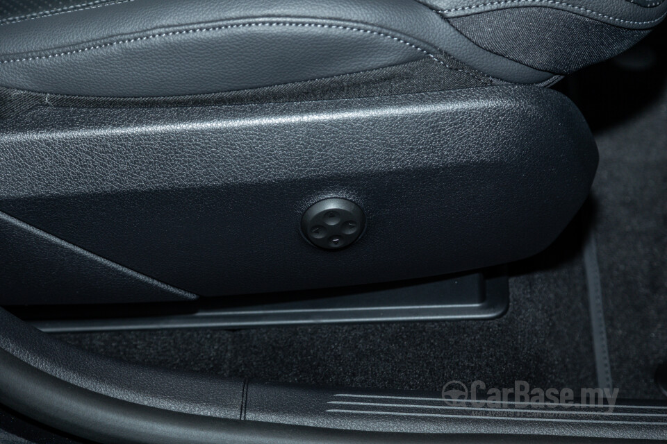 Mercedes-Benz GLC X254 (2023) Interior