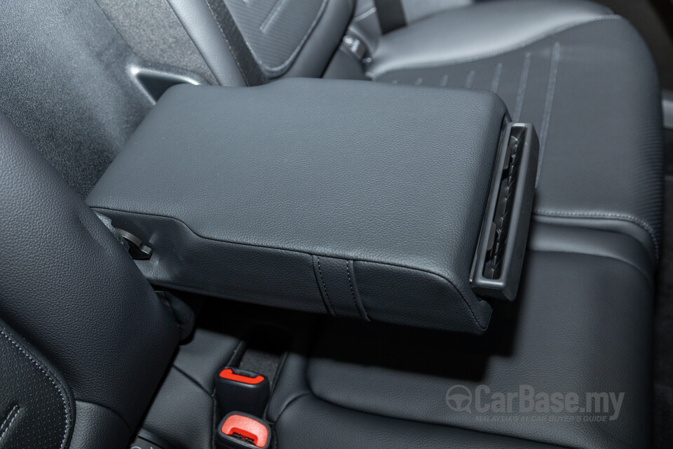 Mercedes-Benz GLC X254 (2023) Interior