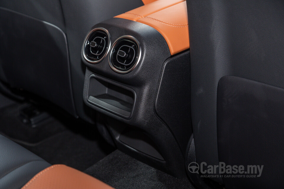 Mercedes-Benz GLC X254 (2023) Interior