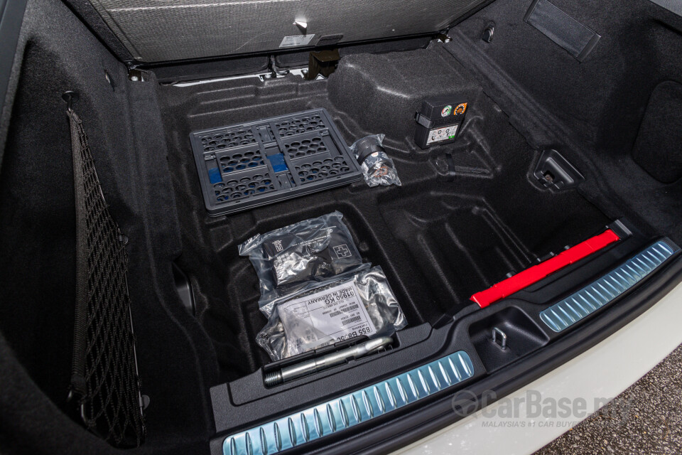 Mercedes-Benz GLC X254 (2023) Interior