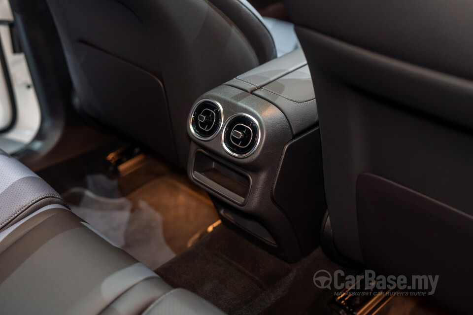 Mercedes-Benz GLC X254 (2023) Interior