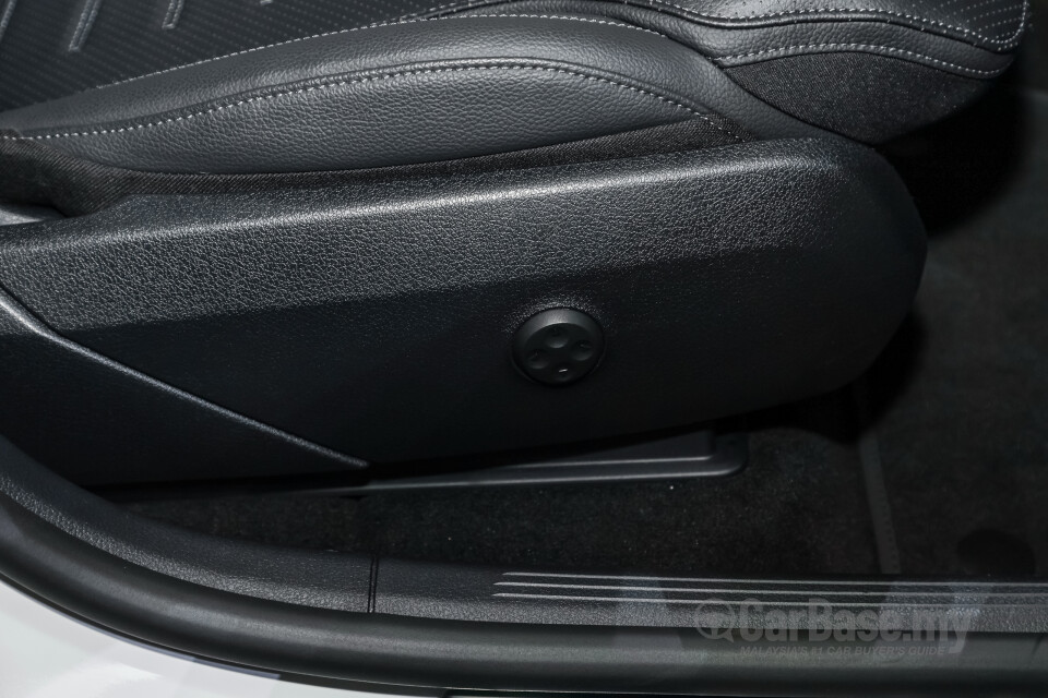 Mercedes-Benz GLC X254 (2023) Interior