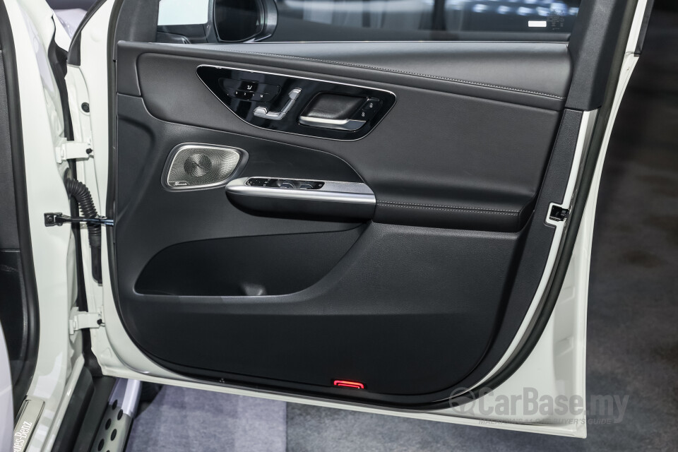 Mercedes-Benz GLC X254 (2023) Interior
