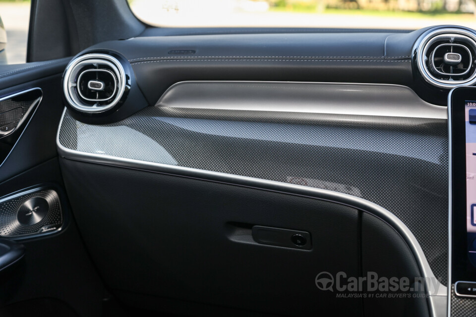 Mercedes-Benz GLC X254 (2023) Interior
