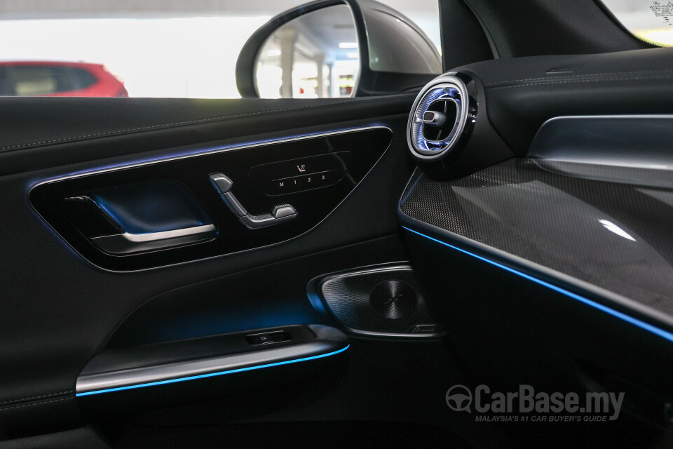 Mercedes-Benz GLC X254 (2023) Interior