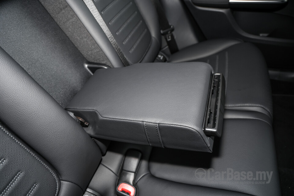 Mercedes-Benz GLC X254 (2023) Interior