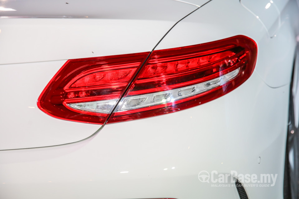 Mercedes-Benz C-Class Cabriolet A205 (2016) Exterior