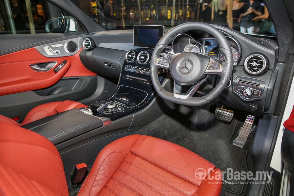 Mercedes-Benz C-Class Cabriolet A205 (2016) Interior
