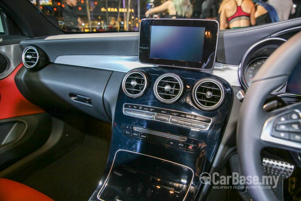 Mercedes-Benz C-Class Cabriolet A205 (2016) Interior