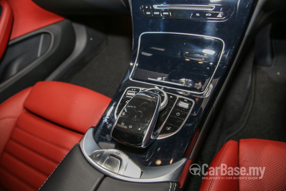 Mercedes-Benz C-Class Cabriolet A205 (2016) Interior