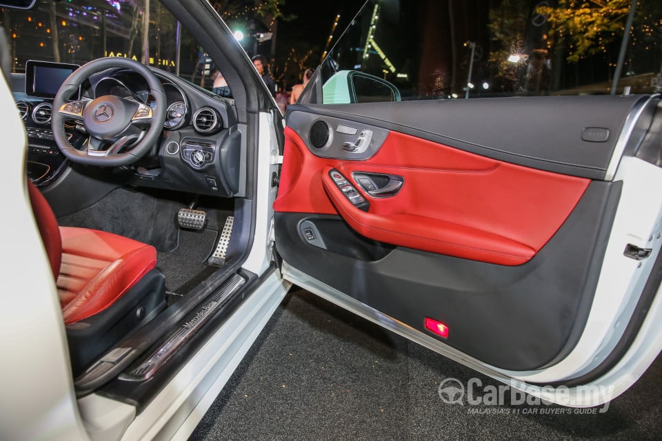 Mercedes-Benz C-Class Cabriolet A205 (2016) Interior