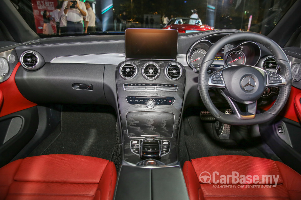Mercedes-Benz C-Class Cabriolet A205 (2016) Interior