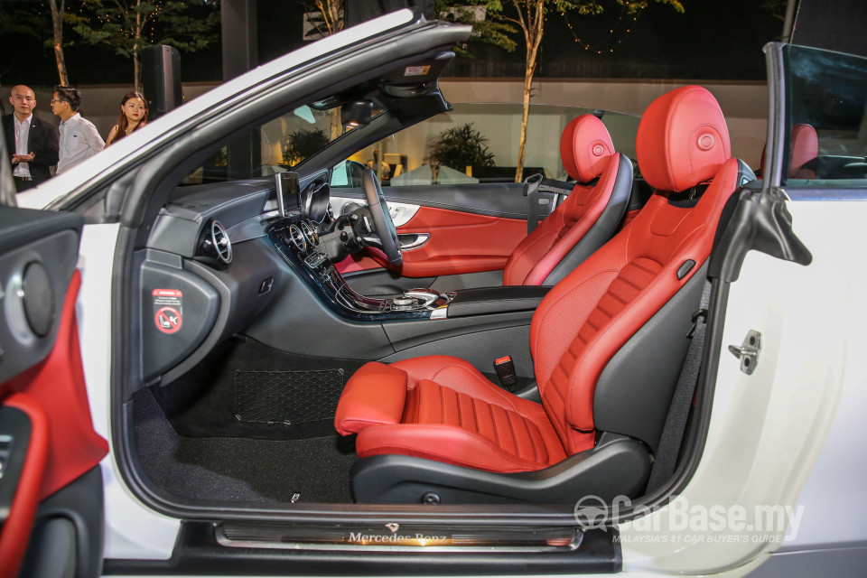Mercedes-Benz C-Class Cabriolet A205 (2016) Interior