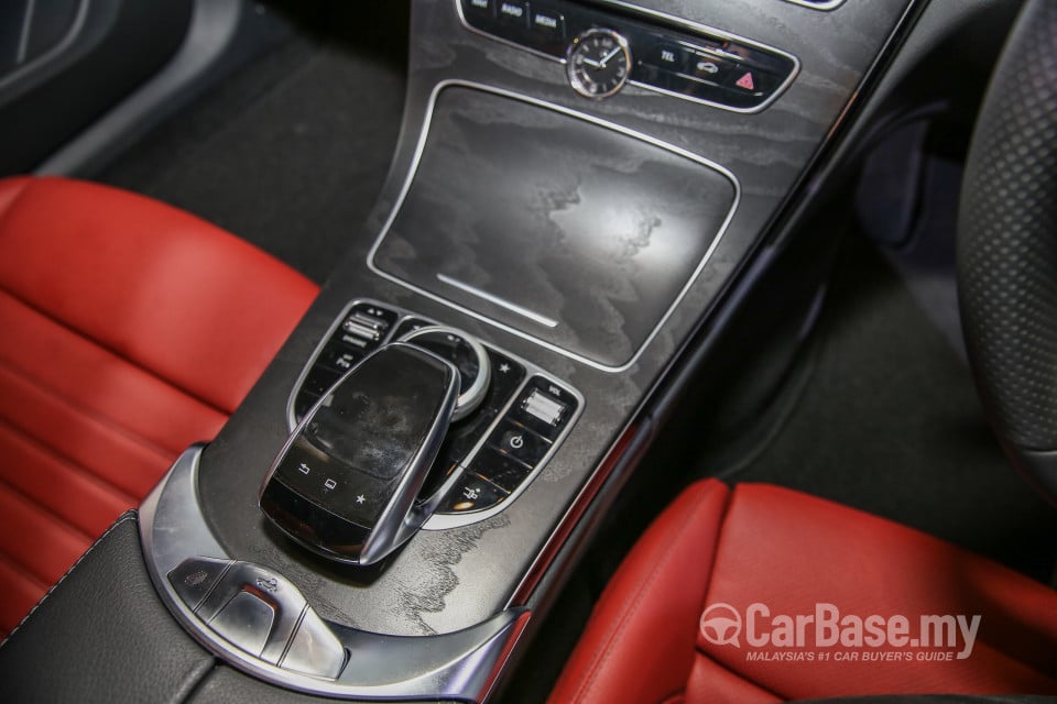 Mercedes-Benz C-Class Cabriolet A205 (2016) Interior