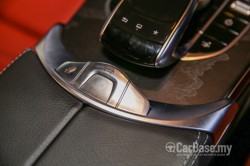 Mercedes-Benz C-Class Cabriolet A205 (2016) Interior