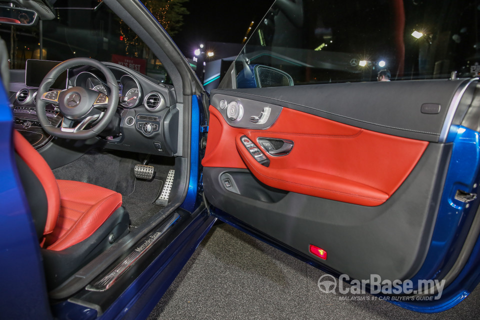 Mercedes-Benz C-Class Cabriolet A205 (2016) Interior