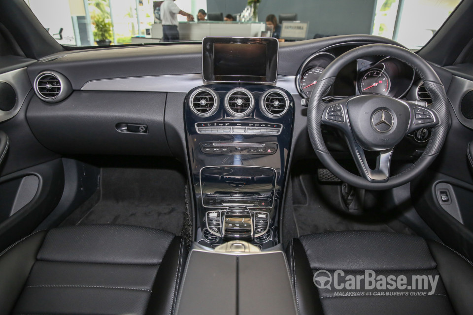 Mercedes-Benz C-Class Cabriolet A205 (2016) Interior