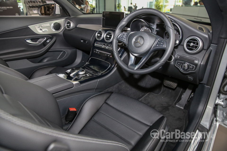 Mercedes-Benz C-Class Cabriolet A205 (2016) Interior