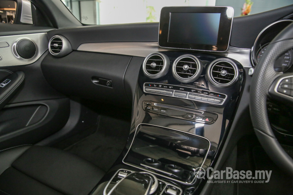 Mercedes-Benz C-Class Cabriolet A205 (2016) Interior
