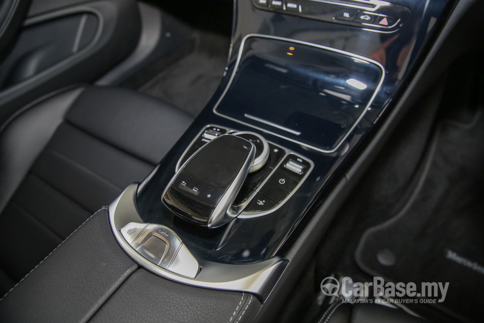 Mercedes-Benz C-Class Cabriolet A205 (2016) Interior
