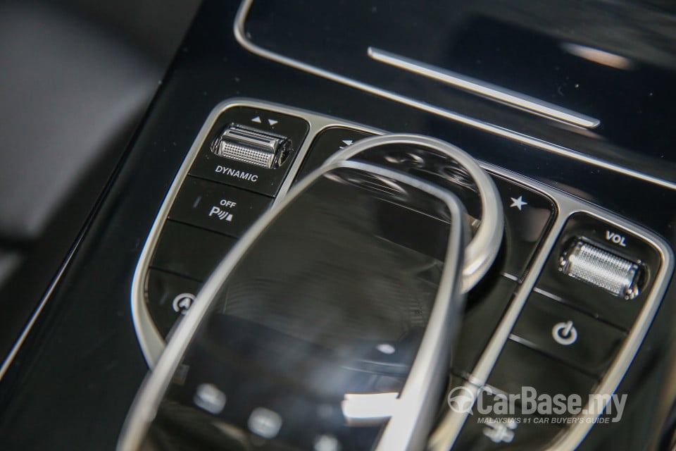 Mercedes-Benz C-Class Cabriolet A205 (2016) Interior