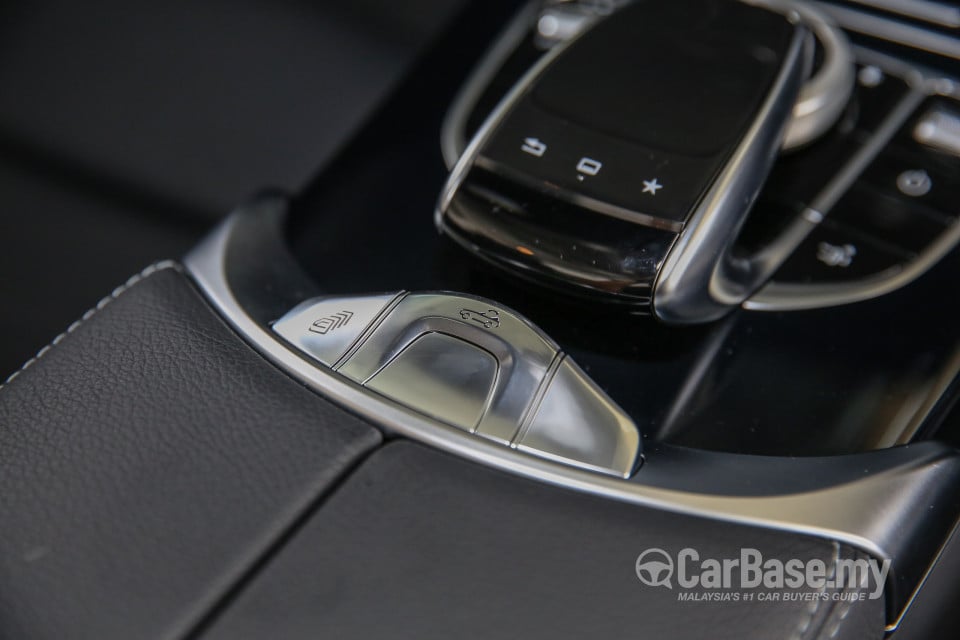 Mercedes-Benz C-Class Cabriolet A205 (2016) Interior