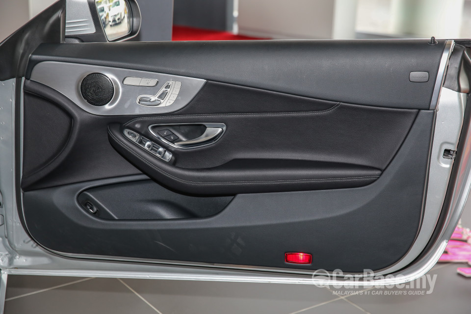 Mercedes-Benz C-Class Cabriolet A205 (2016) Interior