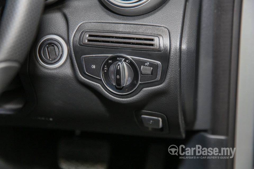 Mercedes-Benz C-Class Cabriolet A205 (2016) Interior