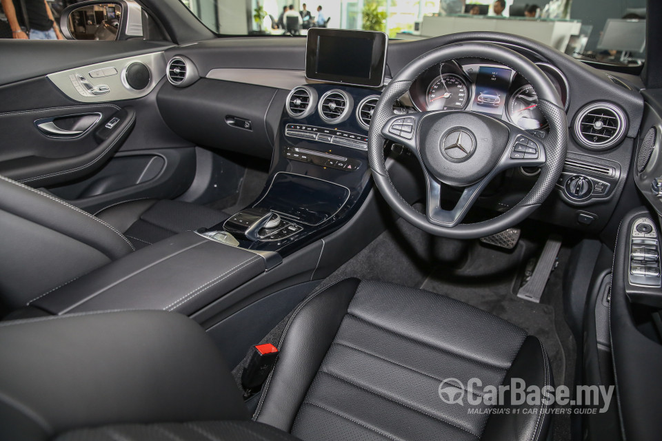 Mercedes-Benz C-Class Cabriolet A205 (2016) Interior