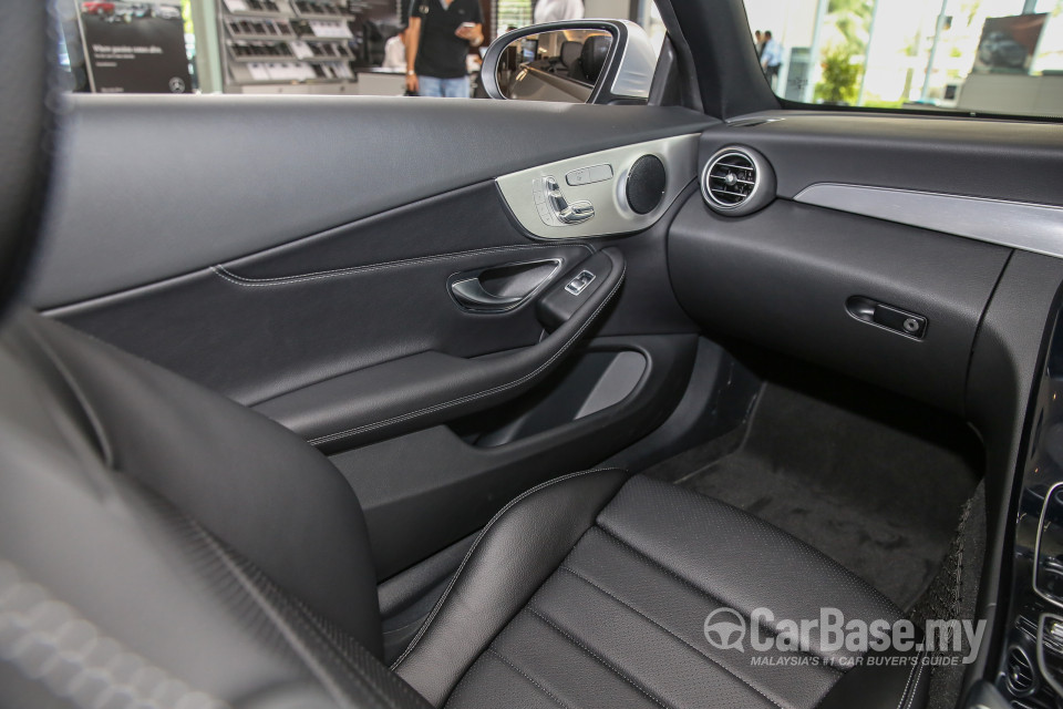 Mercedes-Benz C-Class Cabriolet A205 (2016) Interior