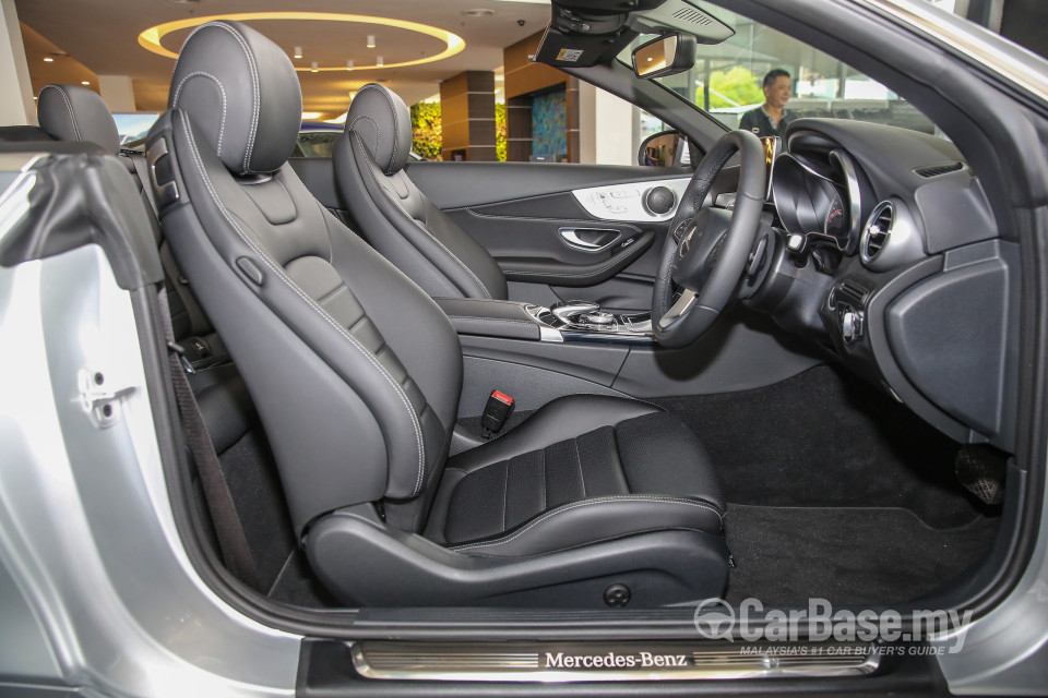 Mercedes-Benz C-Class Cabriolet A205 (2016) Interior