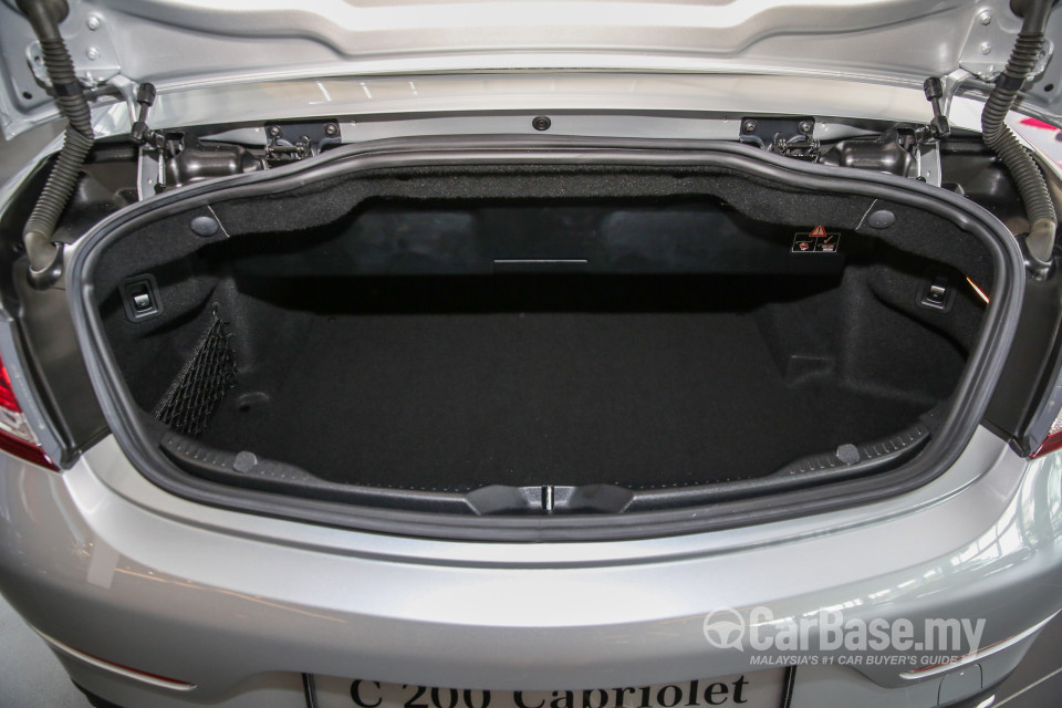 Mercedes-Benz C-Class Cabriolet A205 (2016) Interior