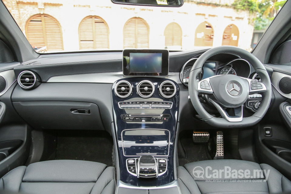 Mercedes-Benz GLC Coupe C253 (2016) Interior