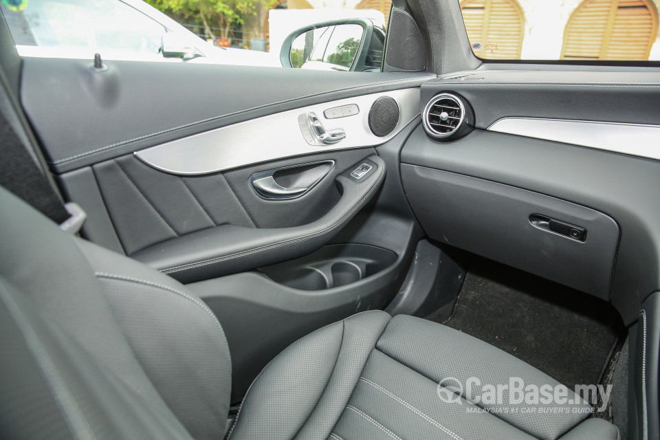 Mercedes-Benz GLC Coupe C253 (2016) Interior