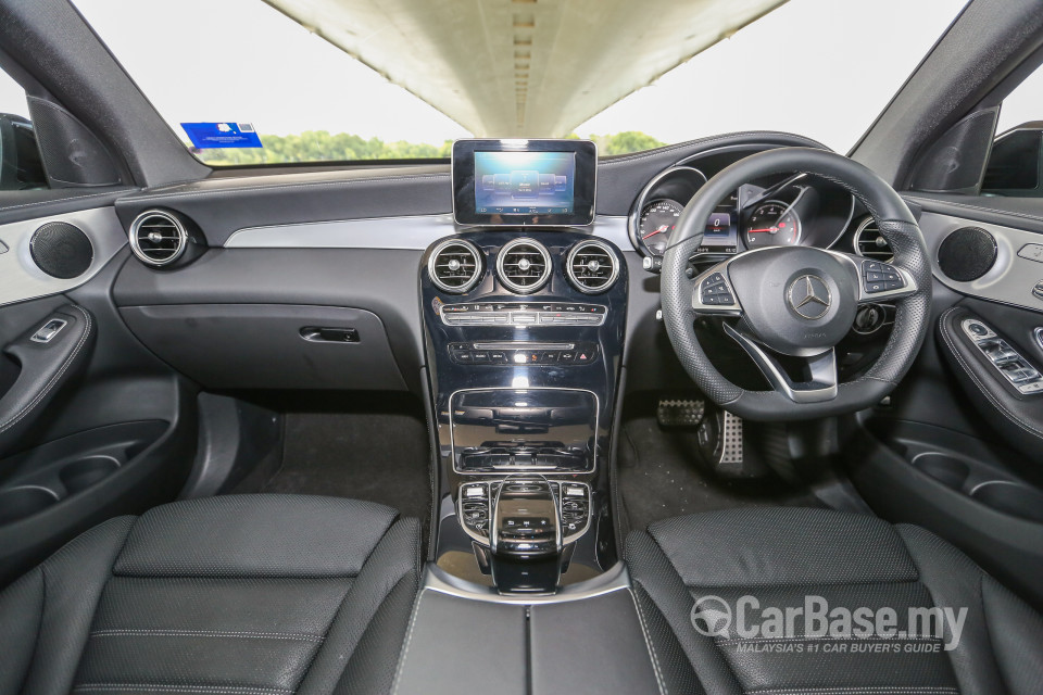 Mercedes-Benz GLC Coupe C253 (2016) Interior