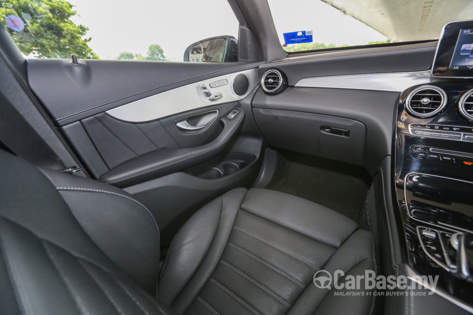 Mercedes-Benz GLC Coupe C253 (2016) Interior