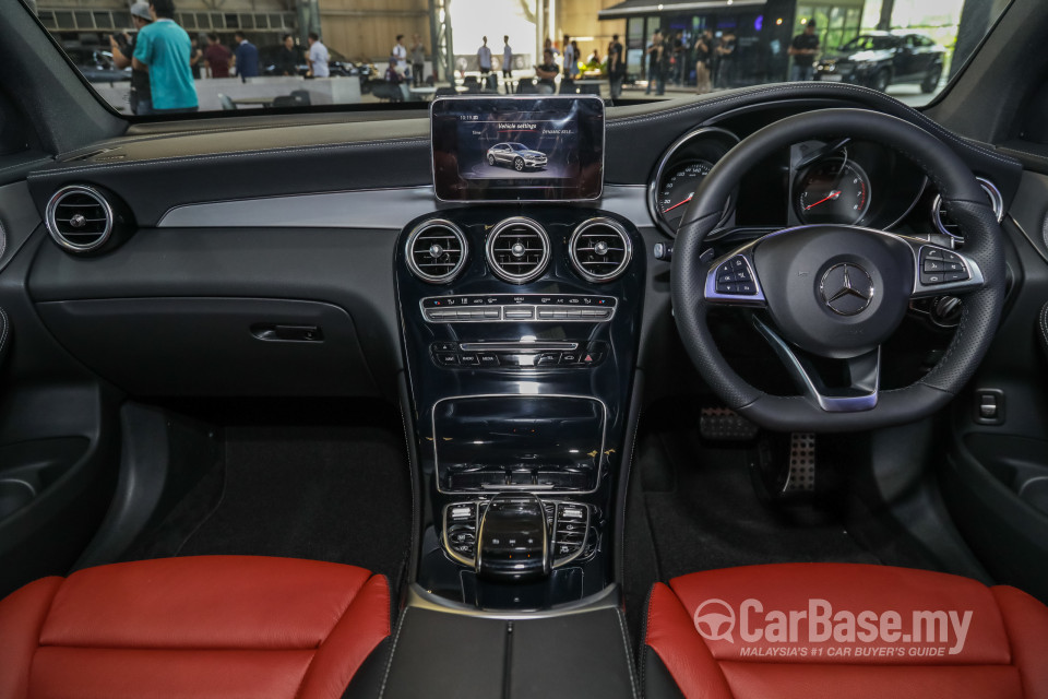 Mercedes-Benz GLC Coupe C253 (2016) Interior