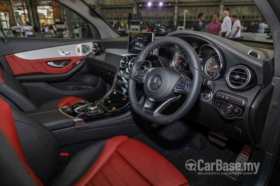 Mercedes-Benz GLC Coupe C253 (2016) Interior