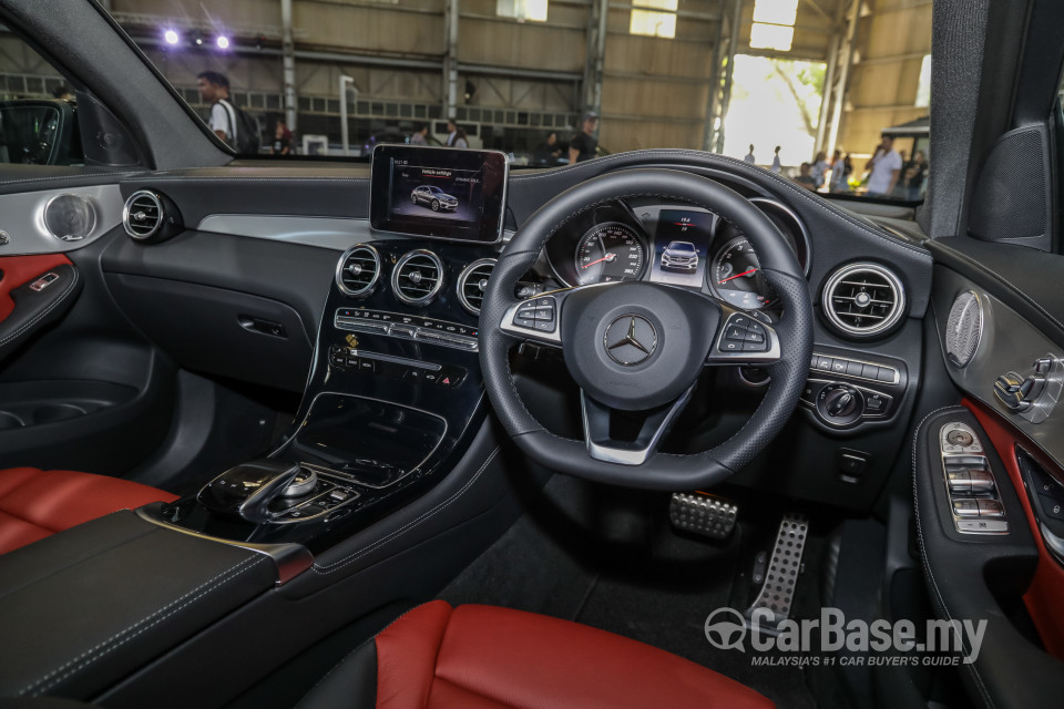 Mercedes-Benz GLC Coupe C253 (2016) Interior