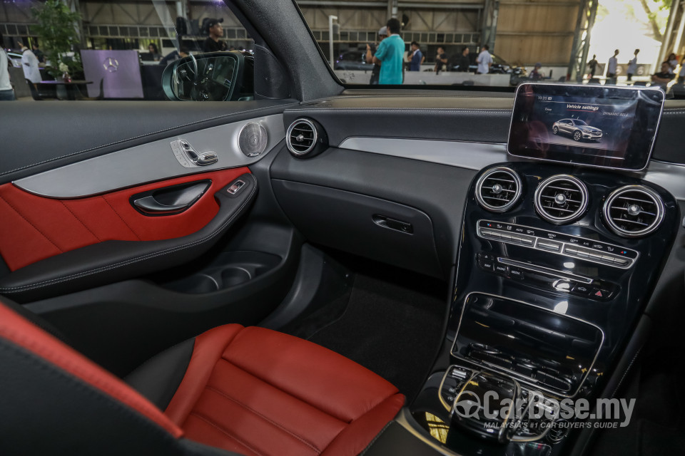 Mercedes-Benz GLC Coupe C253 (2016) Interior