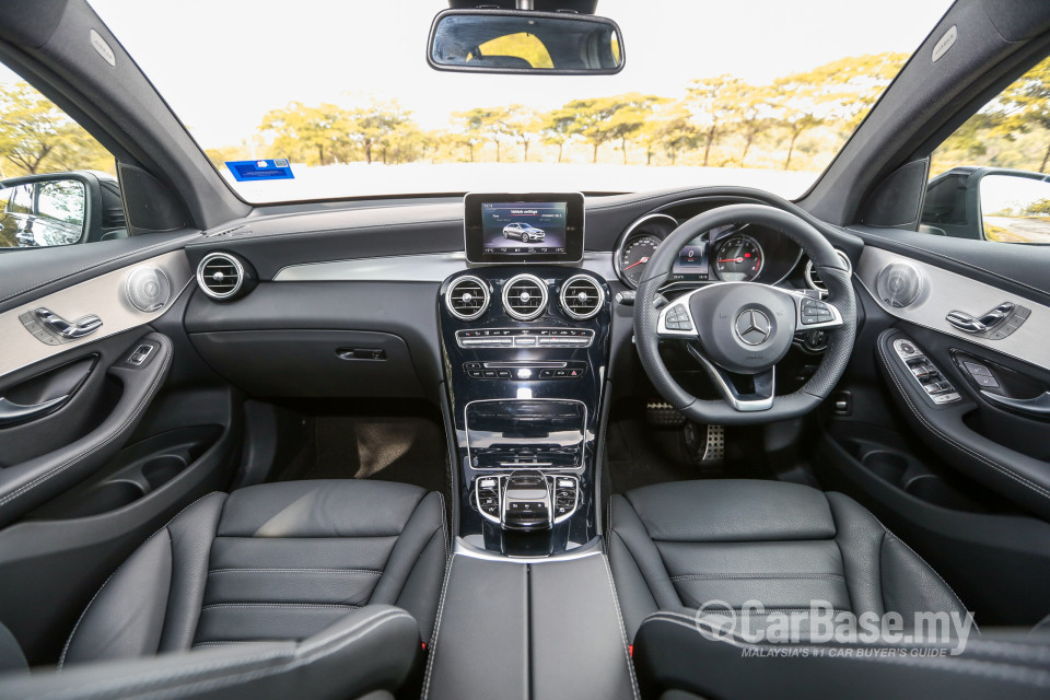 Mercedes-Benz GLC Coupe C253 (2016) Interior