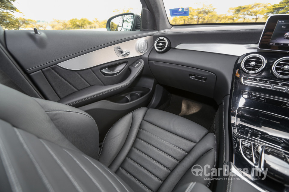 Mercedes-Benz GLC Coupe C253 (2016) Interior