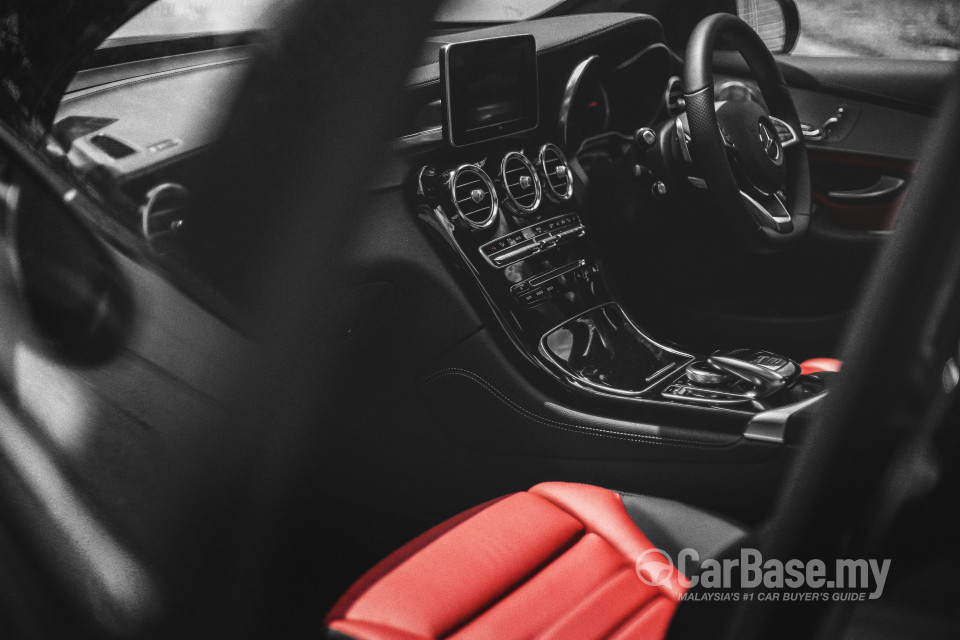 Mercedes-Benz GLC Coupe C253 (2016) Interior