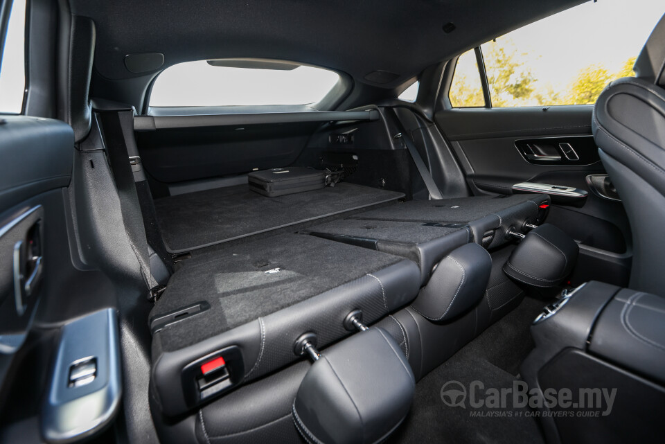 Mercedes-Benz GLC Coupe C254 (2023) Interior