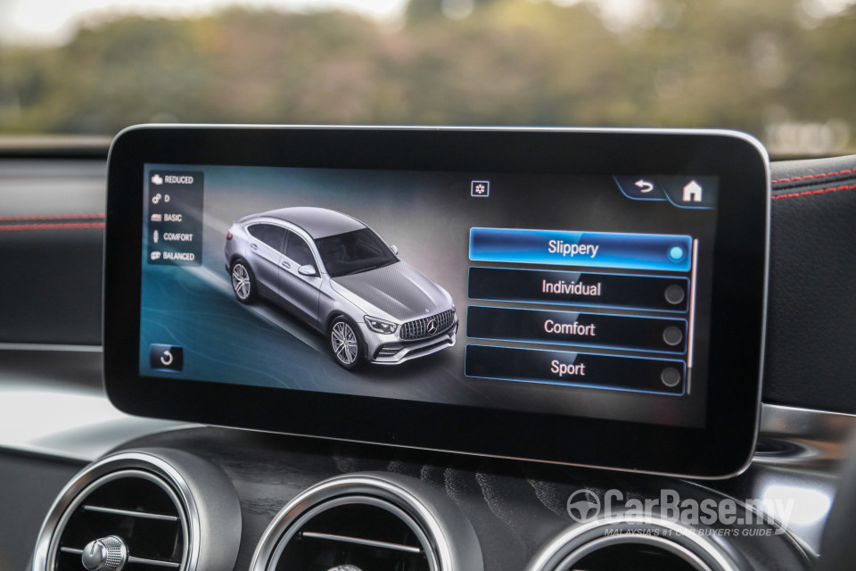Mercedes-Benz AMG GLC Coupe C253 (2017) Interior