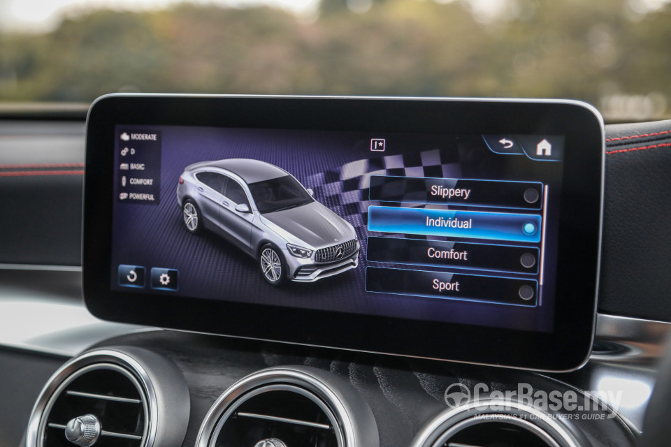 Mercedes-Benz AMG GLC Coupe C253 (2017) Interior