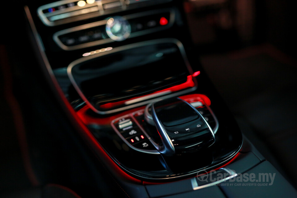 Toyota Fortuner AN160 (2016) Interior