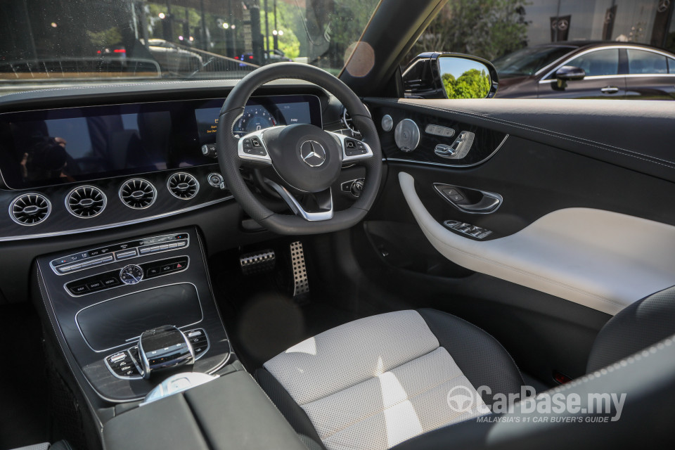 Mercedes-Benz E-Class Cabriolet A238 (2018) Interior
