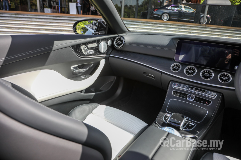 Mercedes-Benz E-Class Cabriolet A238 (2018) Interior